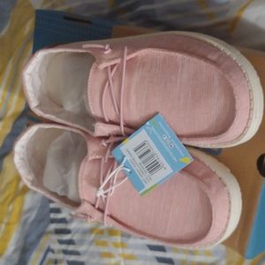 Hey dude Wendy youth linen cotton candy size Y2, brand new with tags.